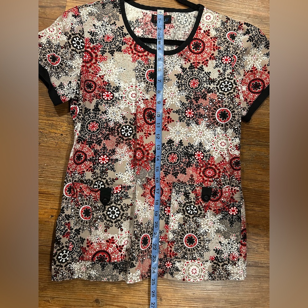 Peaches by Med Couture Scrub Top Size Small 100% cotton - Picture 5 of 6